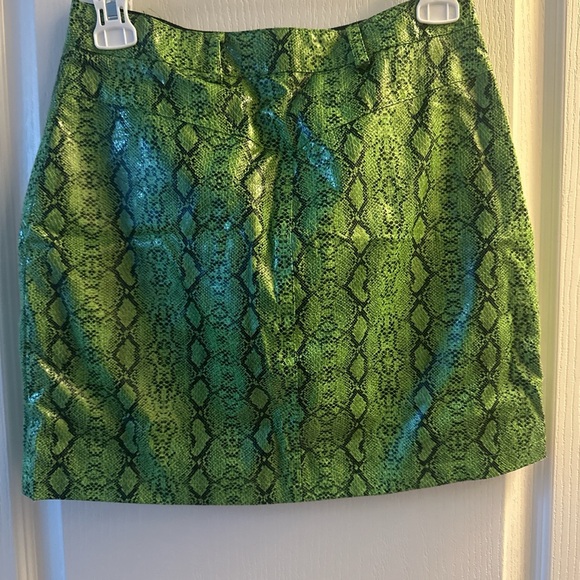 I.AM.GIA Green Mini Pencil Skirt for Night Out - Picture 2 of 3